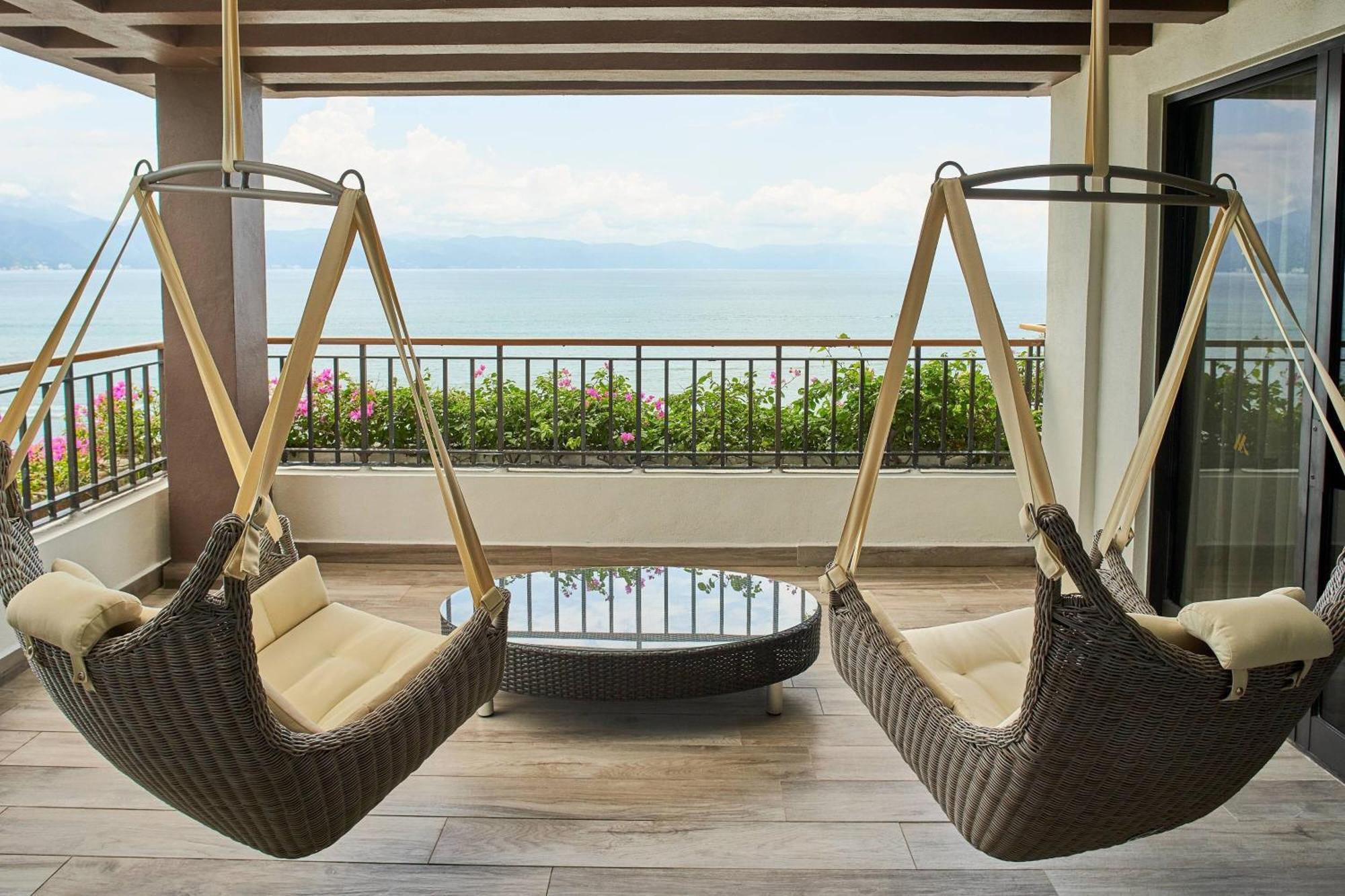 1 Bedroom Presidential Suite 1 King Oceanfront Terrace